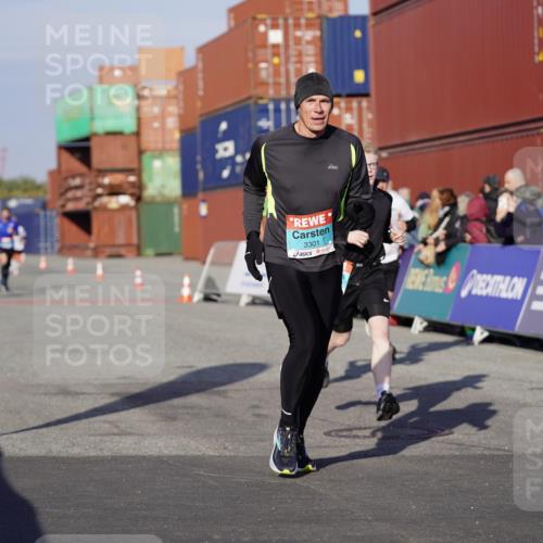 03.10.2025 - Köhlbrandbrückenlauf Michael Burmester http://msf.ph/oto/8999863 03.10.2025 10:04:23 Ziel 1080, 1177, 1370, 3301, 3516, 3791 meine-sportfotos.de