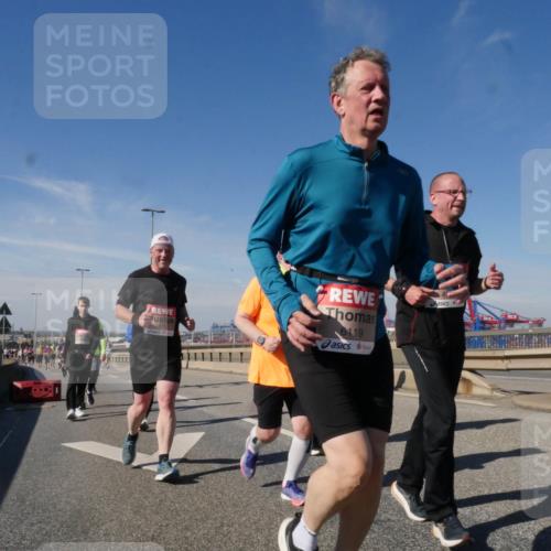 03.10.2025 - Köhlbrandbrückenlauf Matties Gatica Varas http://msf.ph/oto/8999877 03.10.2025 12:52:53 Position 2 5675, 6119, 118 meine-sportfotos.de