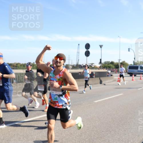 03.10.2025 - Köhlbrandbrückenlauf Julia Fischer http://msf.ph/oto/8999885 03.10.2025 12:13:50 Position 3 4940 meine-sportfotos.de