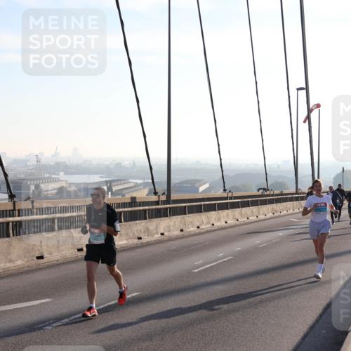 03.10.2025 - Köhlbrandbrückenlauf Julia Fischer http://msf.ph/oto/8999889 03.10.2025 09:19:20 Position 1  meine-sportfotos.de