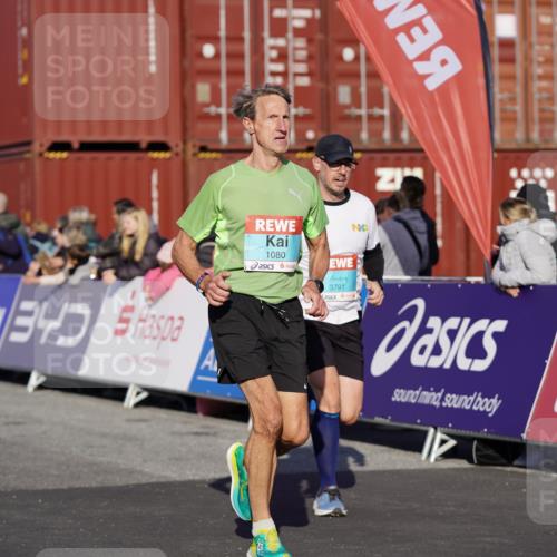 03.10.2025 - Köhlbrandbrückenlauf Michael Burmester http://msf.ph/oto/8999890 03.10.2025 10:04:25 Ziel 1025, 1080, 1177, 3301, 3516, 3791 meine-sportfotos.de