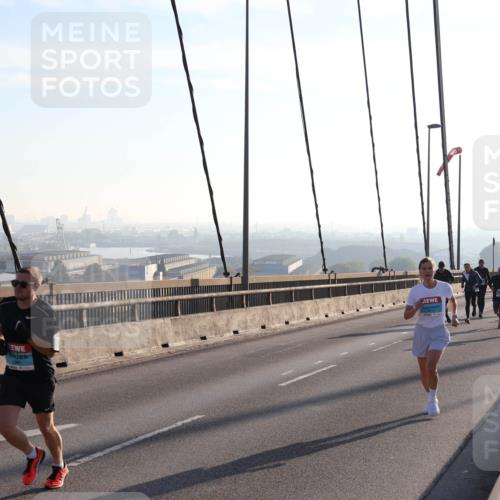 03.10.2025 - Köhlbrandbrückenlauf Julia Fischer http://msf.ph/oto/8999895 03.10.2025 09:19:20 Position 1  meine-sportfotos.de