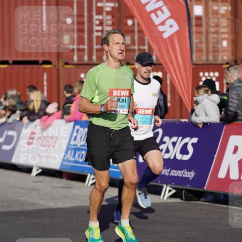 03.10.2025 - Köhlbrandbrückenlauf Michael Burmester http://msf.ph/oto/8999897 03.10.2025 10:04:25 Ziel 1025, 1080, 1177, 3301, 3516, 3791 meine-sportfotos.de