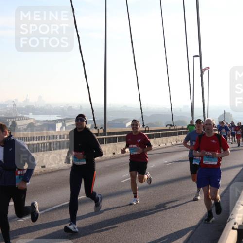 03.10.2025 - Köhlbrandbrückenlauf Julia Fischer http://msf.ph/oto/8999913 03.10.2025 09:19:28 Position 1 3491 meine-sportfotos.de