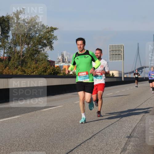 03.10.2025 - Köhlbrandbrückenlauf Luisa Fischer http://msf.ph/oto/8999914 03.10.2025 10:41:34 Position 3 2705 meine-sportfotos.de
