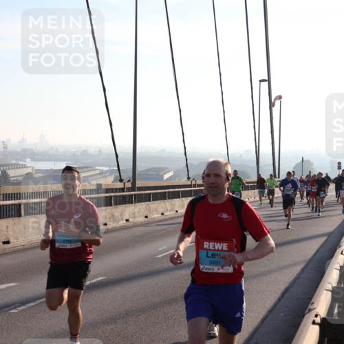 03.10.2025 - Köhlbrandbrückenlauf Julia Fischer http://msf.ph/oto/8999919 03.10.2025 09:19:29 Position 1 2792, 3491 meine-sportfotos.de