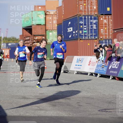 03.10.2025 - Köhlbrandbrückenlauf Michael Burmester http://msf.ph/oto/8999927 03.10.2025 10:04:27 Ziel 1025, 1080, 1177, 2029, 3301, 3379, 3516, 3791 meine-sportfotos.de