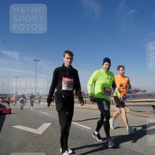 03.10.2025 - Köhlbrandbrückenlauf Matties Gatica Varas http://msf.ph/oto/8999929 03.10.2025 12:52:57 Position 2 4647 meine-sportfotos.de