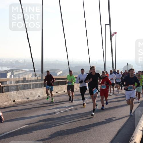 03.10.2025 - Köhlbrandbrückenlauf Julia Fischer http://msf.ph/oto/8999936 03.10.2025 09:19:34 Position 1 1230 meine-sportfotos.de