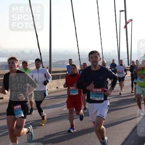 03.10.2025 - Köhlbrandbrückenlauf Julia Fischer http://msf.ph/oto/8999941 03.10.2025 09:19:36 Position 1 3531, 3705, 3226 meine-sportfotos.de