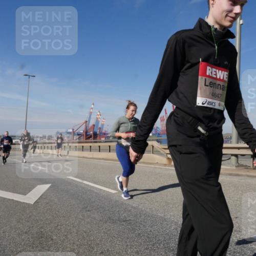 03.10.2025 - Köhlbrandbrückenlauf Matties Gatica Varas http://msf.ph/oto/8999942 03.10.2025 12:52:58 Position 2 4647 meine-sportfotos.de