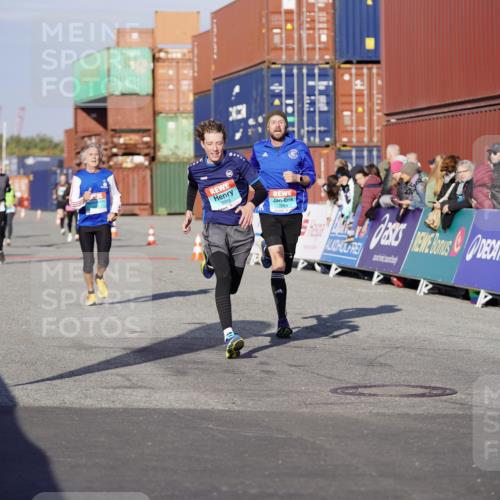 03.10.2025 - Köhlbrandbrückenlauf Michael Burmester http://msf.ph/oto/8999947 03.10.2025 10:04:28 Ziel 1025, 1080, 1177, 1308, 2029, 3301, 3379, 3516, 3791 meine-sportfotos.de