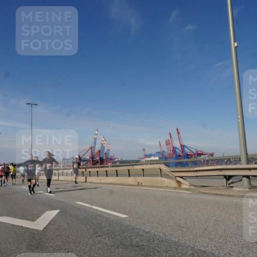 03.10.2025 - Köhlbrandbrückenlauf Matties Gatica Varas http://msf.ph/oto/8999960 03.10.2025 12:52:59 Position 2  meine-sportfotos.de