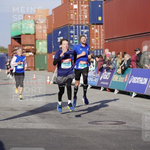03.10.2025 - Köhlbrandbrückenlauf Michael Burmester http://msf.ph/oto/8999966 03.10.2025 10:04:28 Ziel 1025, 1080, 1177, 1308, 2029, 3301, 3379, 3516, 3791 meine-sportfotos.de