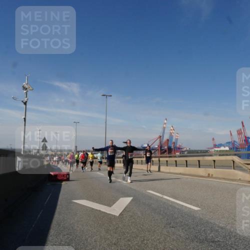 03.10.2025 - Köhlbrandbrückenlauf Matties Gatica Varas http://msf.ph/oto/8999967 03.10.2025 12:53:00 Position 2  meine-sportfotos.de