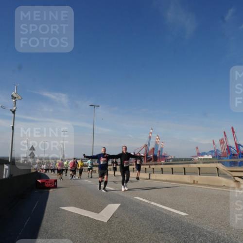 03.10.2025 - Köhlbrandbrückenlauf Matties Gatica Varas http://msf.ph/oto/8999974 03.10.2025 12:53:00 Position 2 111 meine-sportfotos.de