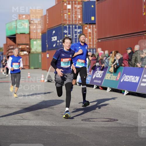 03.10.2025 - Köhlbrandbrückenlauf Michael Burmester http://msf.ph/oto/8999976 03.10.2025 10:04:28 Ziel 1025, 1080, 1177, 1308, 2029, 3301, 3379, 3516, 3791 meine-sportfotos.de