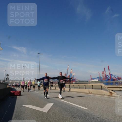 03.10.2025 - Köhlbrandbrückenlauf Matties Gatica Varas http://msf.ph/oto/8999980 03.10.2025 12:53:01 Position 2  meine-sportfotos.de