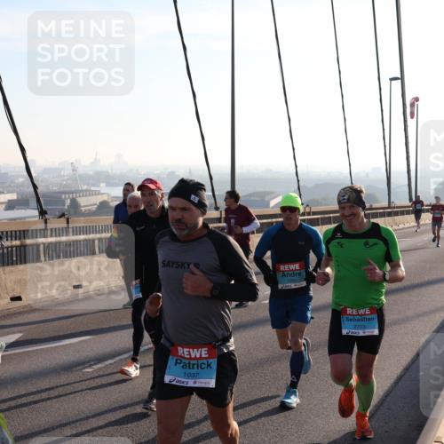 03.10.2025 - Köhlbrandbrückenlauf Julia Fischer http://msf.ph/oto/8999982 03.10.2025 09:19:41 Position 1 3702, 1050, 1037, 2703 meine-sportfotos.de