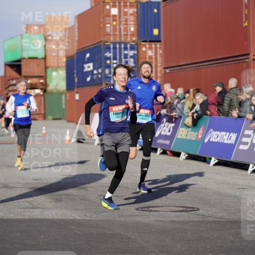 03.10.2025 - Köhlbrandbrückenlauf Michael Burmester http://msf.ph/oto/8999983 03.10.2025 10:04:28 Ziel 1025, 1080, 1177, 1308, 2029, 3301, 3379, 3516, 3791 meine-sportfotos.de