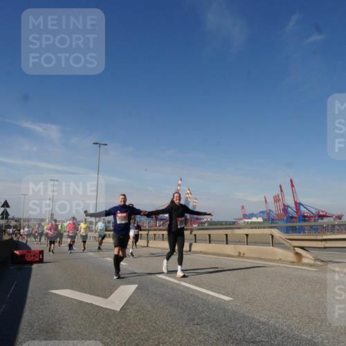 03.10.2025 - Köhlbrandbrückenlauf Matties Gatica Varas http://msf.ph/oto/8999987 03.10.2025 12:53:01 Position 2 118 meine-sportfotos.de