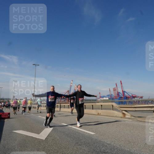 03.10.2025 - Köhlbrandbrückenlauf Matties Gatica Varas http://msf.ph/oto/8999991 03.10.2025 12:53:02 Position 2  meine-sportfotos.de