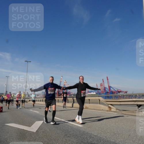 03.10.2025 - Köhlbrandbrückenlauf Matties Gatica Varas http://msf.ph/oto/8999997 03.10.2025 12:53:02 Position 2  meine-sportfotos.de