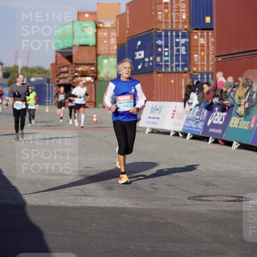 03.10.2025 - Köhlbrandbrückenlauf Michael Burmester http://msf.ph/oto/9000009 03.10.2025 10:04:30 Ziel 1025, 1073, 1080, 1308, 2029, 3379, 3516, 3791 meine-sportfotos.de