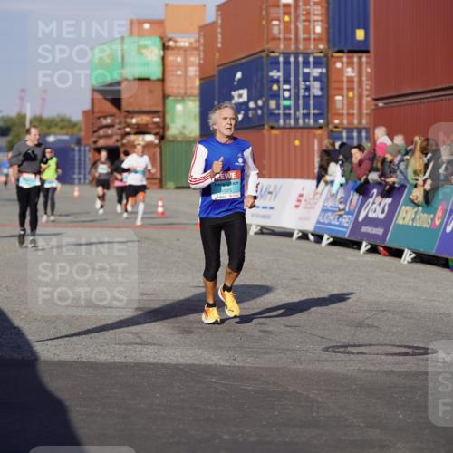 03.10.2025 - Köhlbrandbrückenlauf Michael Burmester http://msf.ph/oto/9000016 03.10.2025 10:04:30 Ziel 1025, 1073, 1080, 1308, 2029, 3379, 3516, 3791 meine-sportfotos.de