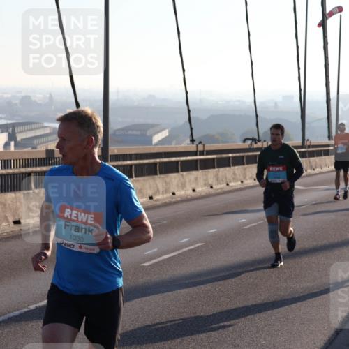 03.10.2025 - Köhlbrandbrückenlauf Julia Fischer http://msf.ph/oto/9000025 03.10.2025 09:19:55 Position 1 1030 meine-sportfotos.de