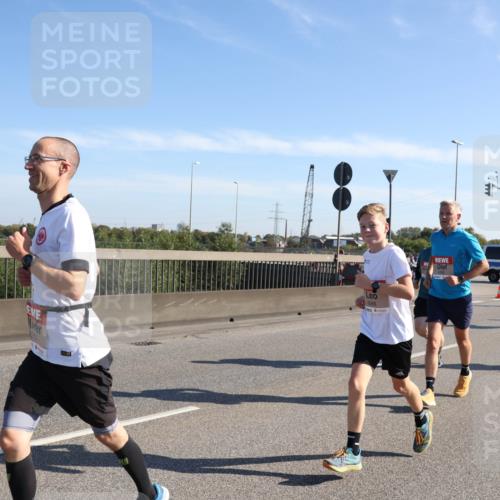 03.10.2025 - Köhlbrandbrückenlauf Julia Fischer http://msf.ph/oto/9000029 03.10.2025 12:14:20 Position 3 200, 6088 meine-sportfotos.de