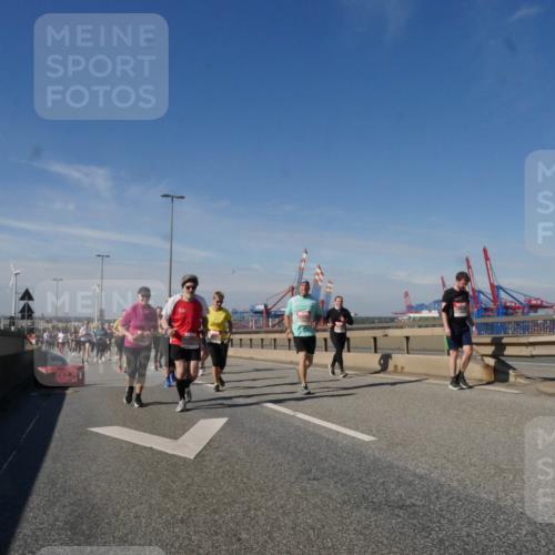 03.10.2025 - Köhlbrandbrückenlauf Matties Gatica Varas http://msf.ph/oto/9000030 03.10.2025 12:53:06 Position 2 18 meine-sportfotos.de