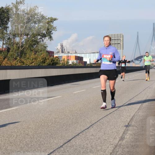 03.10.2025 - Köhlbrandbrückenlauf Luisa Fischer http://msf.ph/oto/9000046 03.10.2025 10:41:40 Position 3  meine-sportfotos.de