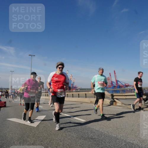 03.10.2025 - Köhlbrandbrückenlauf Matties Gatica Varas http://msf.ph/oto/9000053 03.10.2025 12:53:07 Position 2  meine-sportfotos.de