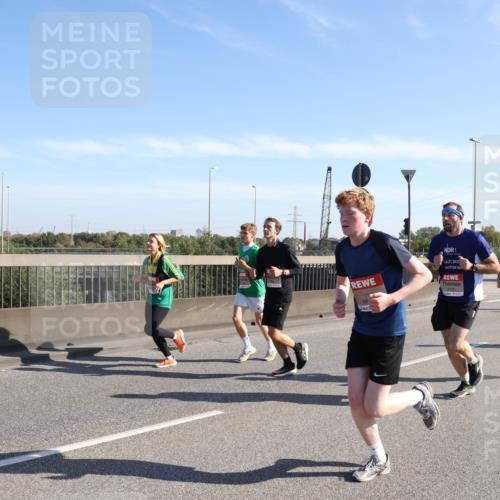 03.10.2025 - Köhlbrandbrückenlauf Julia Fischer http://msf.ph/oto/9000056 03.10.2025 12:14:27 Position 3 1 meine-sportfotos.de