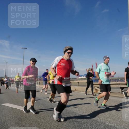 03.10.2025 - Köhlbrandbrückenlauf Matties Gatica Varas http://msf.ph/oto/9000062 03.10.2025 12:53:07 Position 2 4450 meine-sportfotos.de