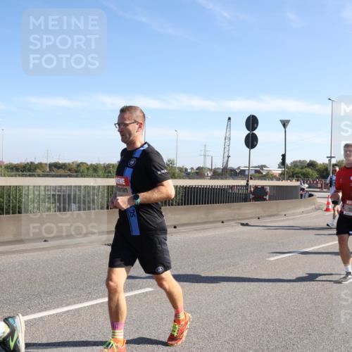 03.10.2025 - Köhlbrandbrückenlauf Julia Fischer http://msf.ph/oto/9000072 03.10.2025 12:14:28 Position 3  meine-sportfotos.de