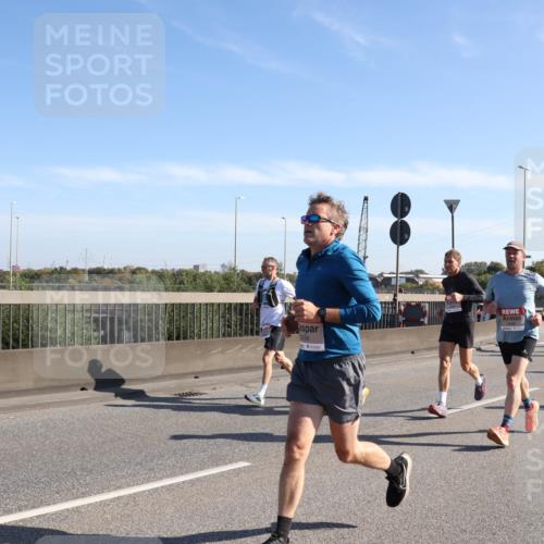03.10.2025 - Köhlbrandbrückenlauf Julia Fischer http://msf.ph/oto/9000086 03.10.2025 12:14:30 Position 3  meine-sportfotos.de