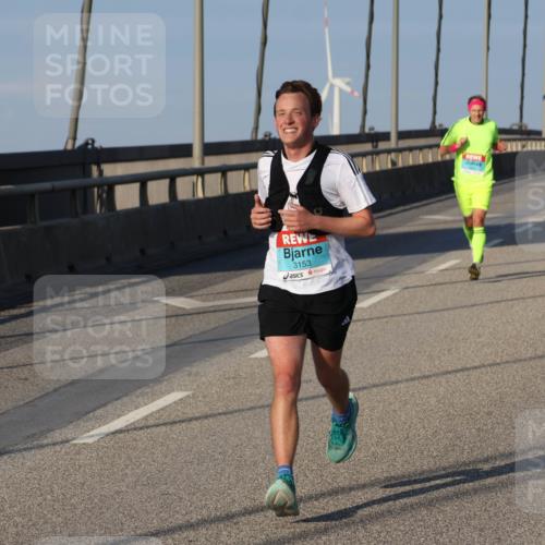 03.10.2025 - Köhlbrandbrückenlauf Julia Fischer http://msf.ph/oto/9000088 03.10.2025 09:33:36 Position 2 3153 meine-sportfotos.de