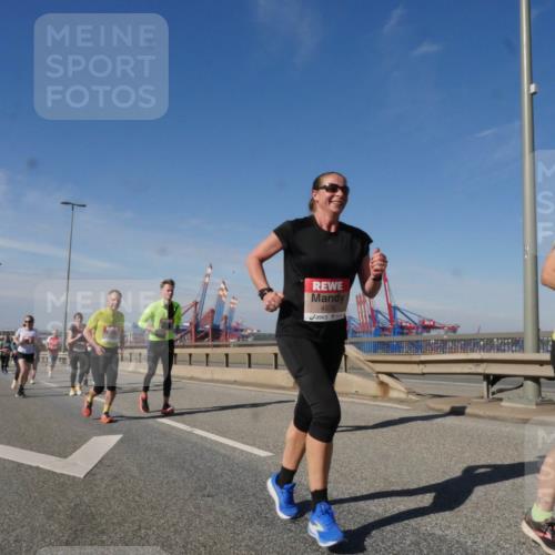 03.10.2025 - Köhlbrandbrückenlauf Matties Gatica Varas http://msf.ph/oto/9000090 03.10.2025 12:53:09 Position 2 4576, 118, 6636 meine-sportfotos.de