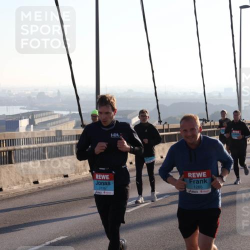 03.10.2025 - Köhlbrandbrückenlauf Julia Fischer http://msf.ph/oto/9000094 03.10.2025 09:20:09 Position 1 3136, 1265 meine-sportfotos.de