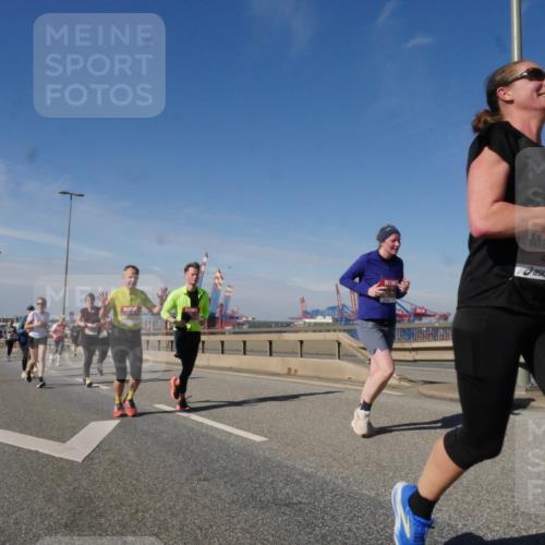 03.10.2025 - Köhlbrandbrückenlauf Matties Gatica Varas http://msf.ph/oto/9000096 03.10.2025 12:53:10 Position 2 4576 meine-sportfotos.de