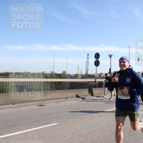 03.10.2025 - Köhlbrandbrückenlauf Julia Fischer http://msf.ph/oto/9000097 03.10.2025 12:14:32 Position 3 6798 meine-sportfotos.de