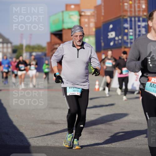 03.10.2025 - Köhlbrandbrückenlauf Michael Burmester http://msf.ph/oto/9000102 03.10.2025 10:04:35 Ziel 1025, 1073, 1218, 1308, 1623, 2029, 2672, 2822, 3160, 3379, 3799 meine-sportfotos.de