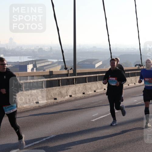 03.10.2025 - Köhlbrandbrückenlauf Julia Fischer http://msf.ph/oto/9000103 03.10.2025 09:20:12 Position 1 1103, 1095, 1157 meine-sportfotos.de