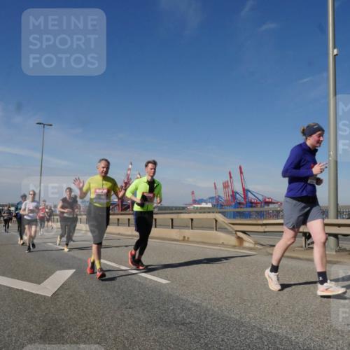 03.10.2025 - Köhlbrandbrückenlauf Matties Gatica Varas http://msf.ph/oto/9000105 03.10.2025 12:53:10 Position 2  meine-sportfotos.de
