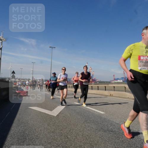 03.10.2025 - Köhlbrandbrückenlauf Matties Gatica Varas http://msf.ph/oto/9000119 03.10.2025 12:53:12 Position 2 6211 meine-sportfotos.de