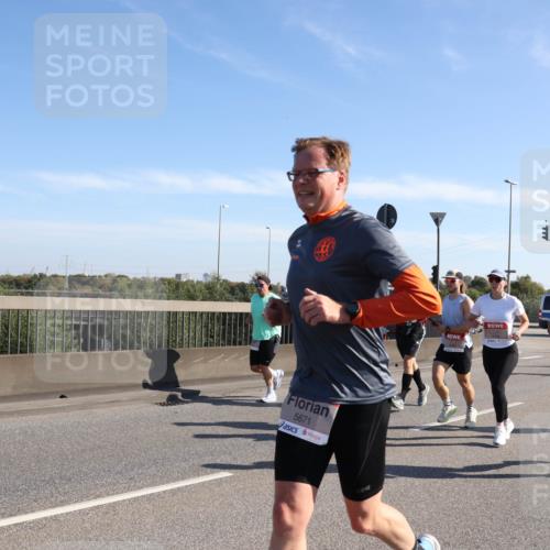 03.10.2025 - Köhlbrandbrückenlauf Julia Fischer http://msf.ph/oto/9000125 03.10.2025 12:14:38 Position 3 5671 meine-sportfotos.de
