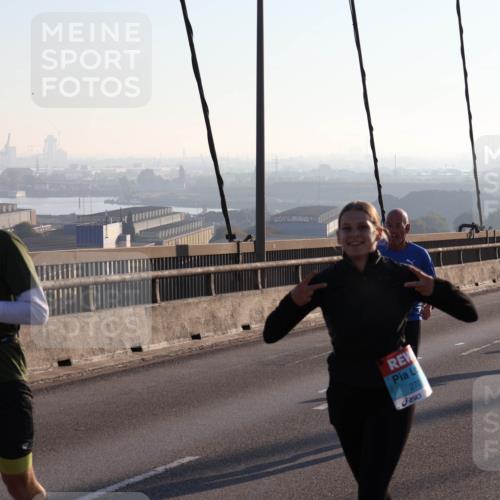 03.10.2025 - Köhlbrandbrückenlauf Julia Fischer http://msf.ph/oto/9000129 03.10.2025 09:20:19 Position 1 1180, 270 meine-sportfotos.de