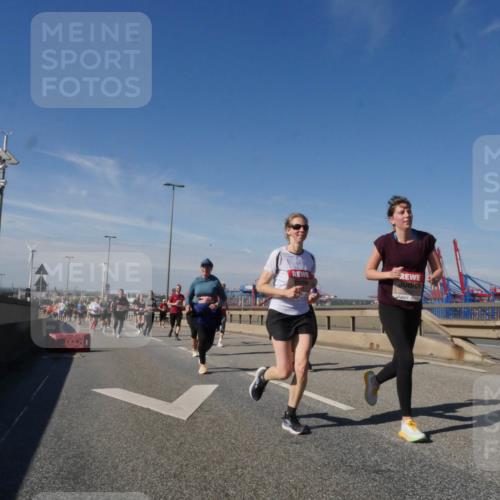 03.10.2025 - Köhlbrandbrückenlauf Matties Gatica Varas http://msf.ph/oto/9000137 03.10.2025 12:53:13 Position 2 5451 meine-sportfotos.de